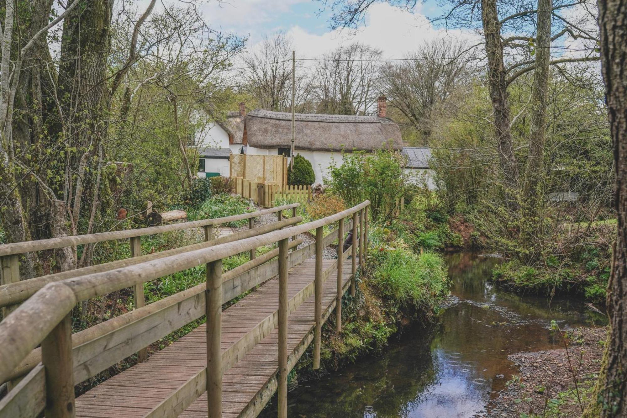 'The Cottage' オークハンプトン エクステリア 写真